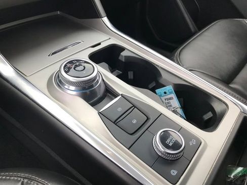 Used 2023 Ford Explorer XLT image 13