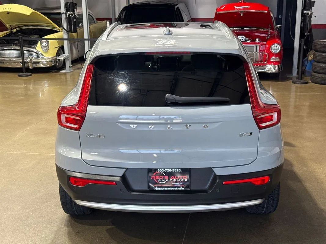 Used 2024 Volvo XC40 B5 Plus AWD/4WD image 6