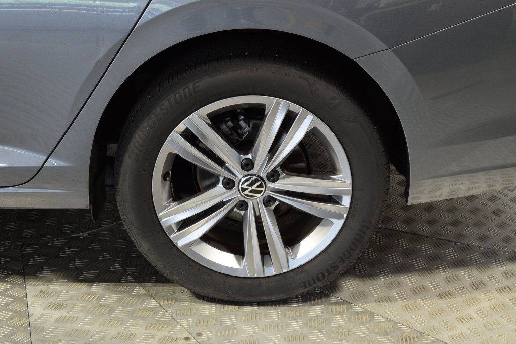 Used 2024 Volkswagen Jetta SE FWD image 36