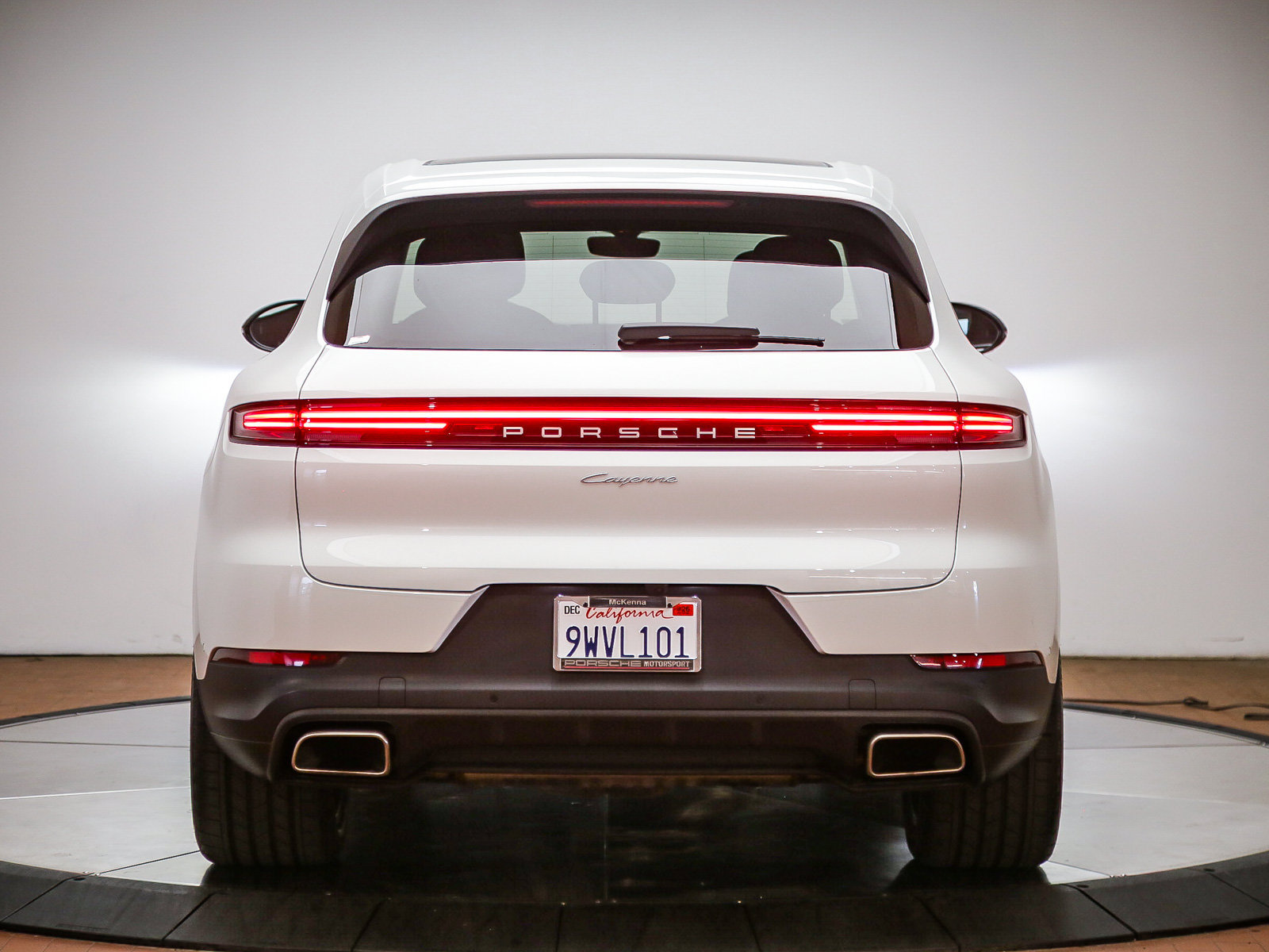Certified 2025 Porsche Cayenne AWD/4WD image 6