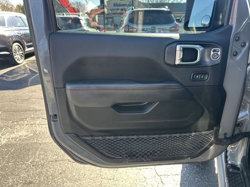 Used 2022 Jeep Gladiator Rubicon w/ Cold Weather Group image 11