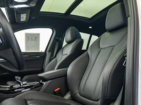 Certified 2023 BMW X4 xDrive30i w/ Convenience Package image 18