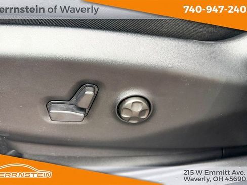 New 2026 Chrysler Pacifica Select image 16