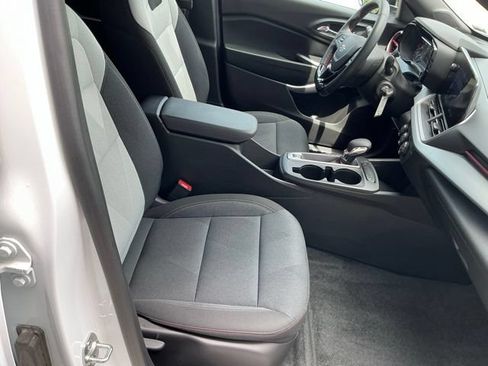 Used 2025 Chevrolet Trax RS w/ Driver Confidence Package FWD image 18