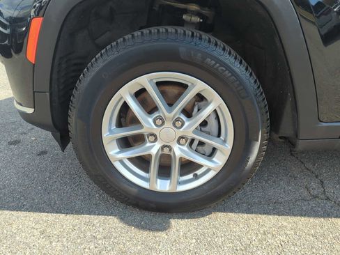 Used 2023 Jeep Grand Cherokee L Laredo AWD/4WD image 10