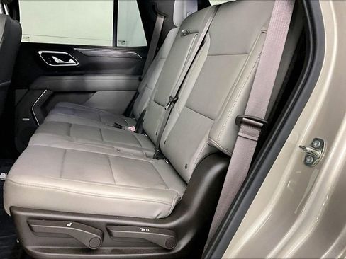 Used 2021 Chevrolet Tahoe Z71 w/ Z71 Signature Package AWD/4WD image 2