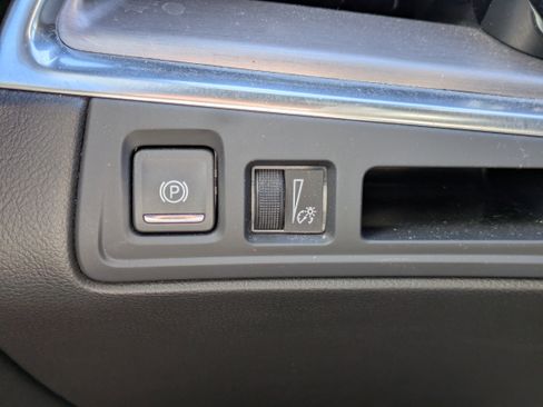 Used 2022 Cadillac XT5 Luxury image 16