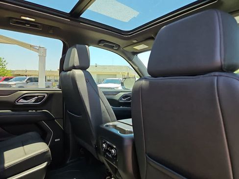 Used 2023 Chevrolet Suburban Z71 w/ Luxury Package AWD/4WD image 17
