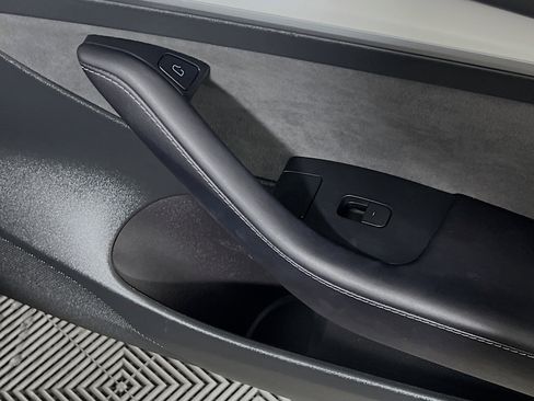 Used 2023 Tesla Model 3 Standard Range image 31