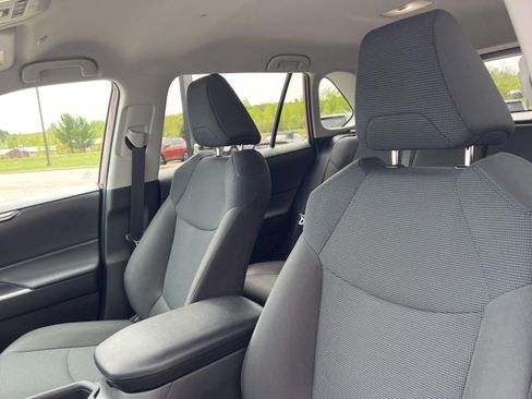 Used 2025 Toyota RAV4 LE AWD/4WD image 3