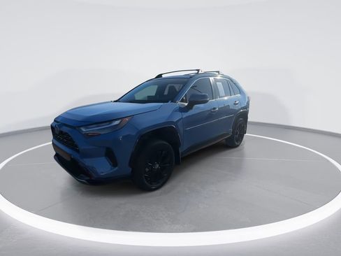 Used 2022 Toyota RAV4 SE w/ Convenience Package AWD/4WD image 4