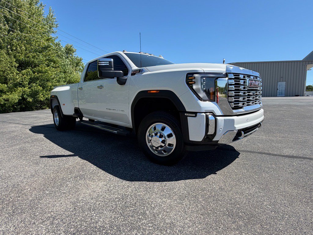 Used 2025 GMC Sierra 3500 Denali w/ Denali Reserve Package AWD/4WD image 2