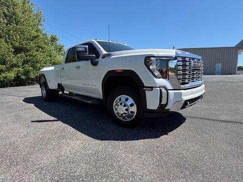 Used 2025 GMC Sierra 3500 Denali w/ Denali Reserve Package AWD/4WD image 2