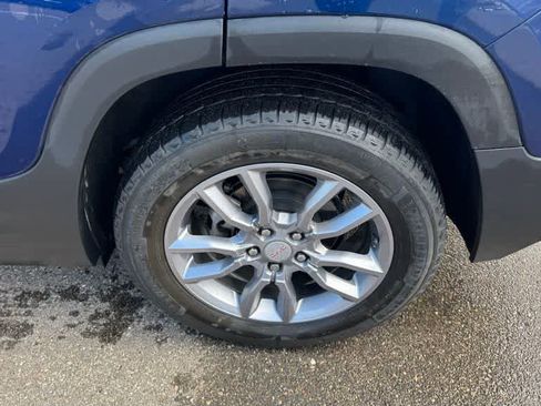 Used 2022 GMC Terrain SLT w/ LPO, Floor Liner Package image 9