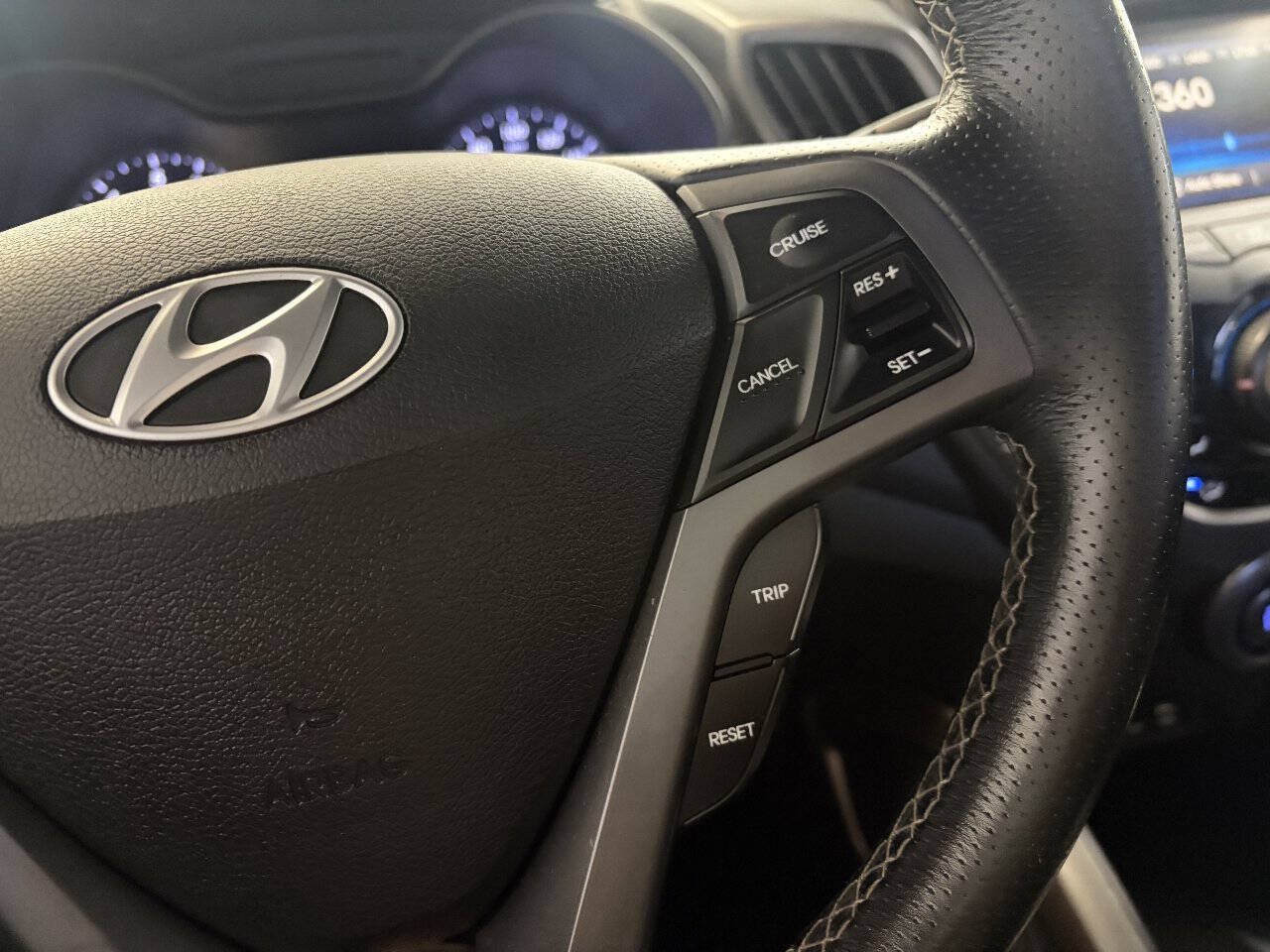 Used 2016 Hyundai Veloster Turbo FWD image 17