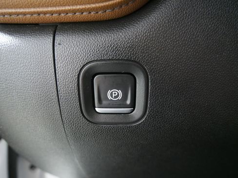 Used 2021 Chevrolet Silverado 1500 High Country w/ Technology Package image 29