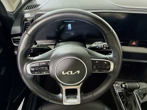 Used 2023 Kia Sportage EX FWD image 11