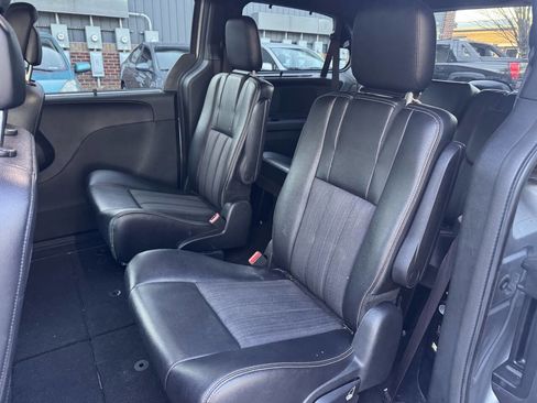 Used 2014 Chrysler Town & Country S image 10