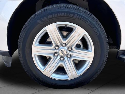 Used 2019 Ford Expedition Max XLT w/ Equipment Group 202A AWD/4WD image 11