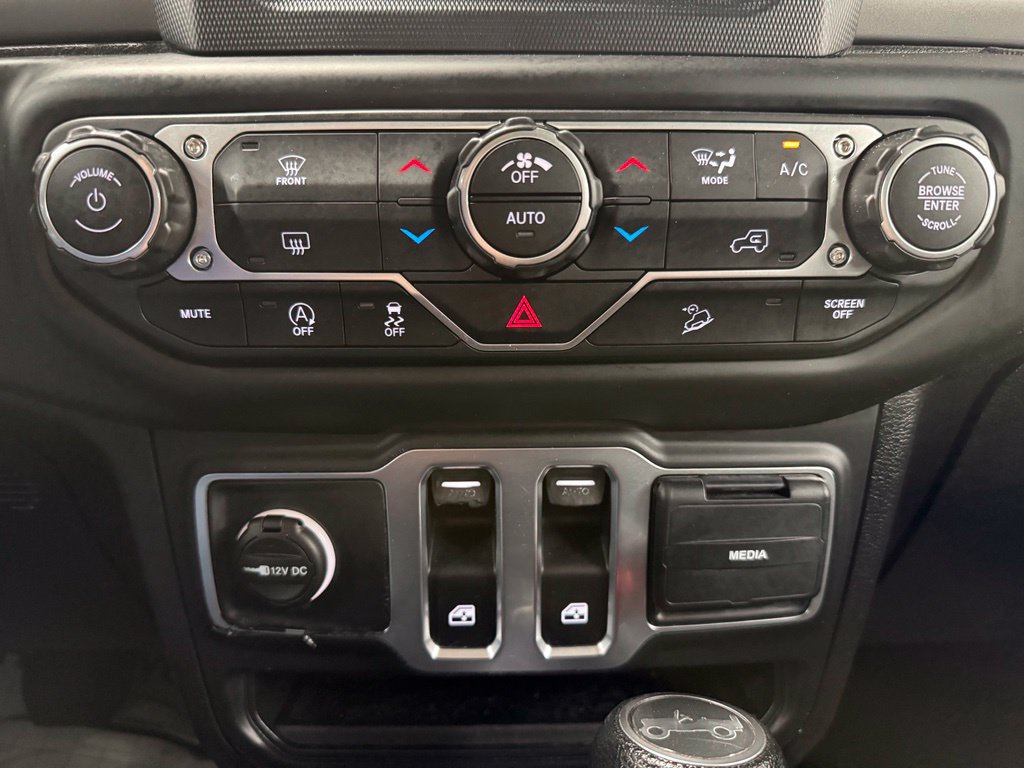 Used 2018 Jeep Wrangler Sport AWD/4WD image 16