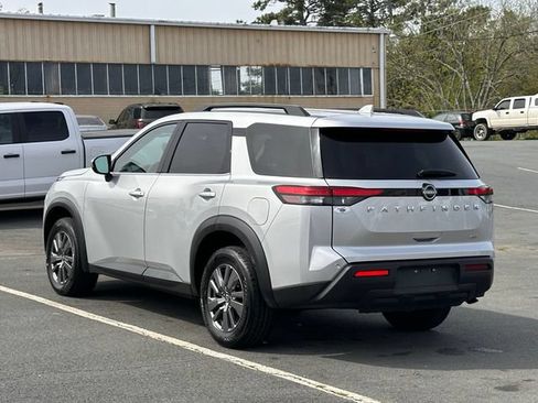 Used 2025 Nissan Pathfinder SV AWD/4WD image 6