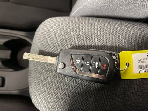 Used 2024 Toyota Corolla LE image 24