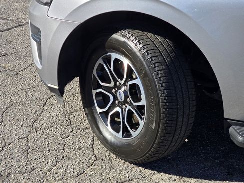 Used 2022 Ford Expedition XLT image 27