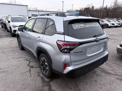 Used 2025 Subaru Forester Premium image 5