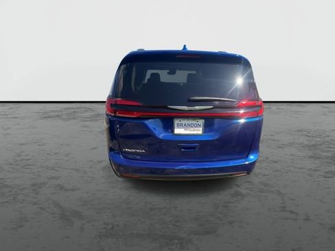 Used 2021 Chrysler Pacifica Limited AWD/4WD image 7