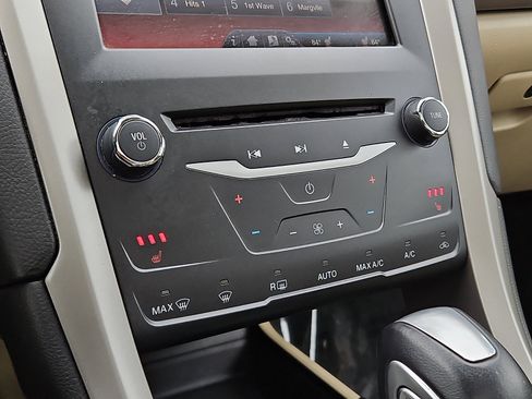 Used 2013 Ford Fusion SE image 16