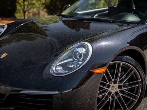 Used 2019 Porsche 911 Carrera image 4