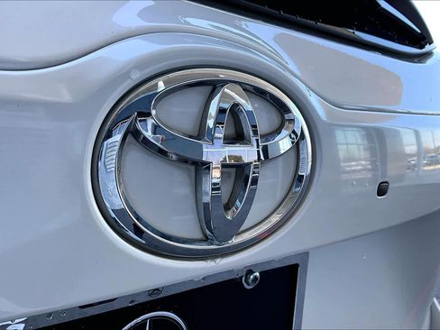 Used 2016 Toyota Highlander XLE image 29