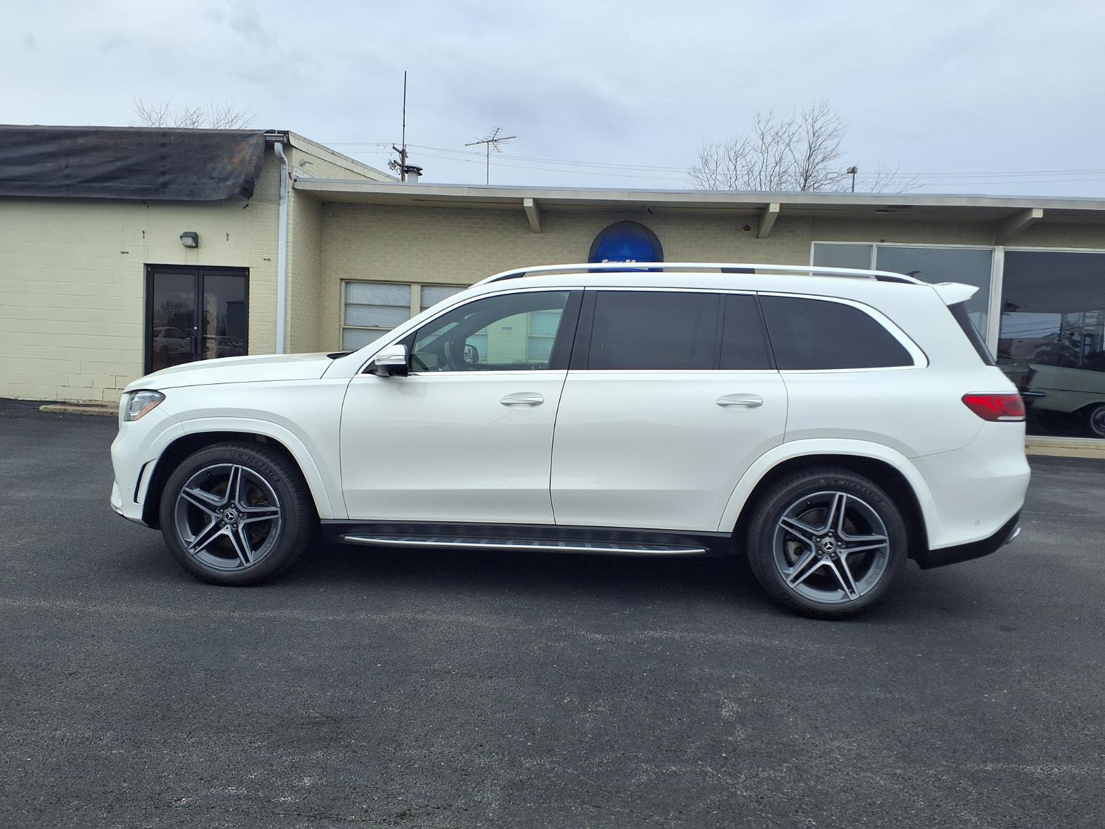 Used 2023 Mercedes-Benz GLS 450 4MATIC image 10