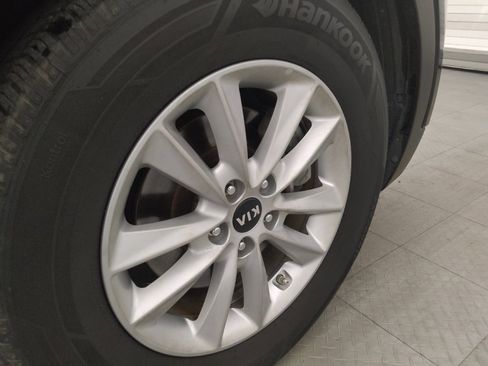 Used 2019 Kia Sorento FWD V6 image 31