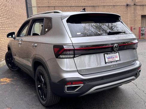 New 2025 Volkswagen Taos SEL image 18