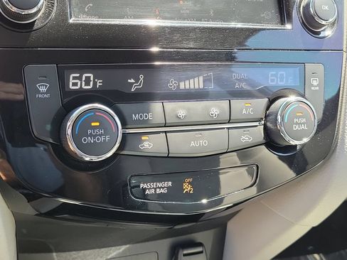 Used 2020 Nissan Rogue Sport SV FWD image 13