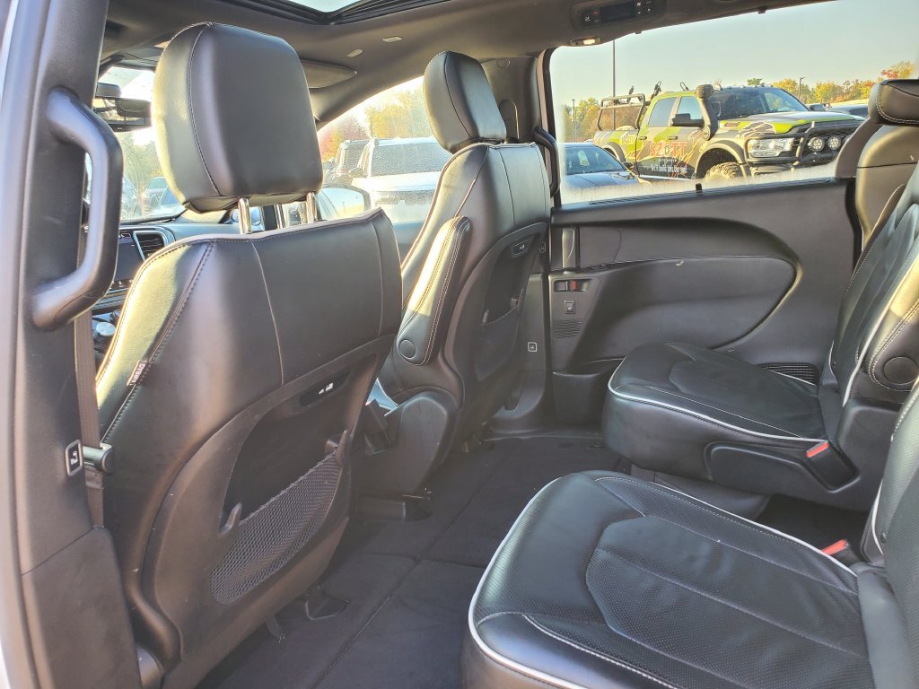 Used 2025 Chrysler Pacifica Limited FWD image 10