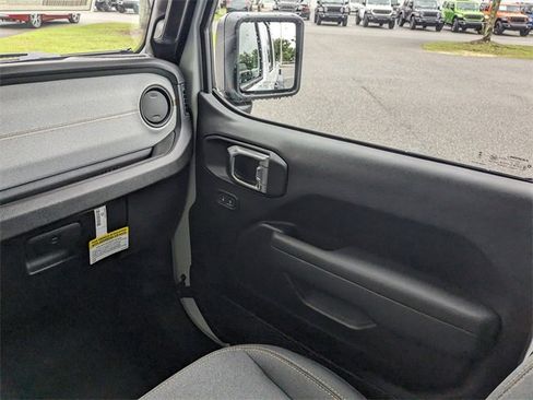 New 2025 Jeep Gladiator Sport image 17