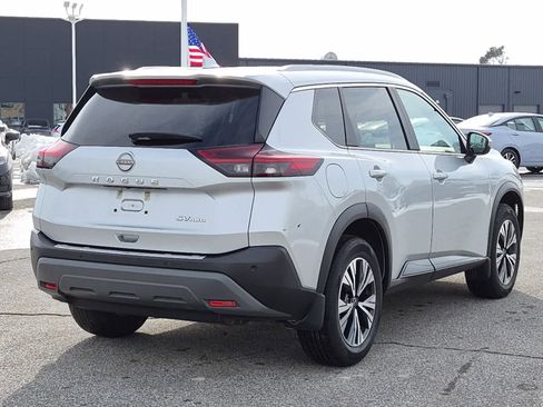 Used 2022 Nissan Rogue SV w/ SV Premium Package image 3