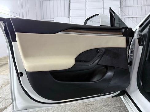 Used 2021 Tesla Model S Plaid image 19