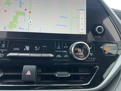 Used 2023 Toyota Highlander Platinum image 22