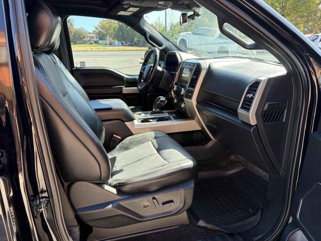 Used 2018 Ford F150 Lariat w/ Equipment Group 502A Luxury AWD/4WD image 7