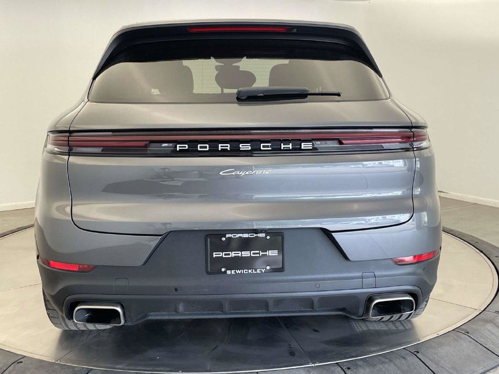 Certified 2025 Porsche Cayenne AWD/4WD image 6