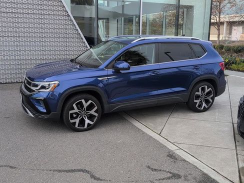 Used 2022 Volkswagen Taos SEL w/ Panoramic Sunroof Package image 8