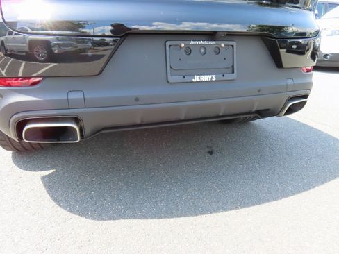 Used 2024 Porsche Cayenne Coupe image 11