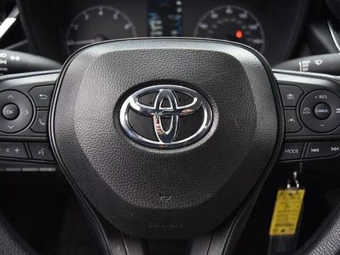 Used 2025 Toyota Corolla LE image 16