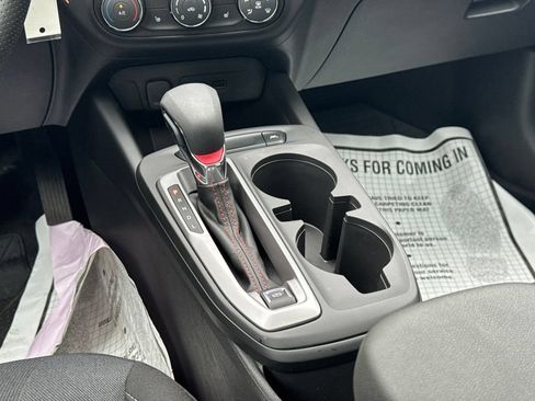 Used 2026 Chevrolet Trax RS w/ Sunroof Package FWD image 19