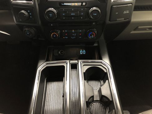 Used 2016 Ford F150 XLT w/ Equipment Group 302A Luxury image 19