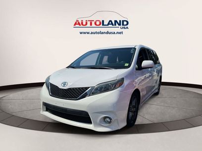 Used 2017 Toyota Sienna SE