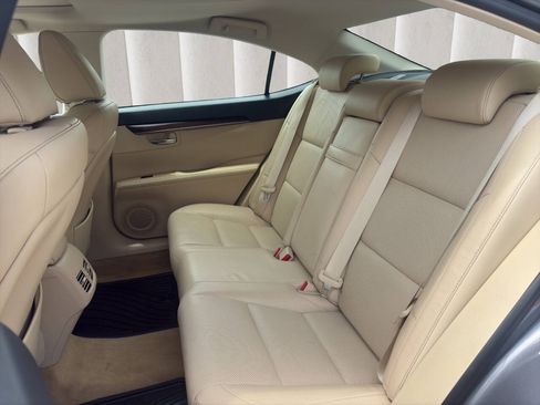 Used 2013 Lexus ES 350 w/ Luxury Pkg FWD image 19